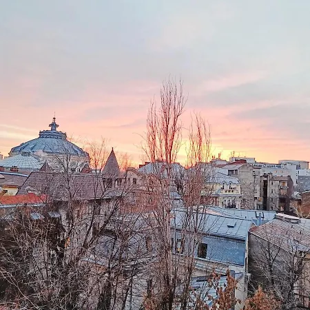 Bright Loft With Athenaeum View Бухарест