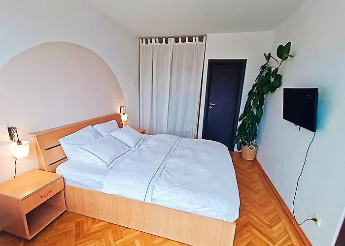 Bright Loft With Athenaeum View Lejlighed