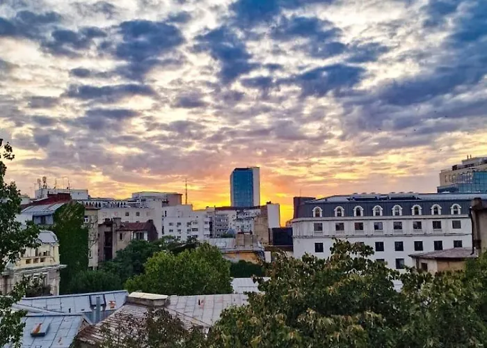 Bright Loft With Athenaeum View
