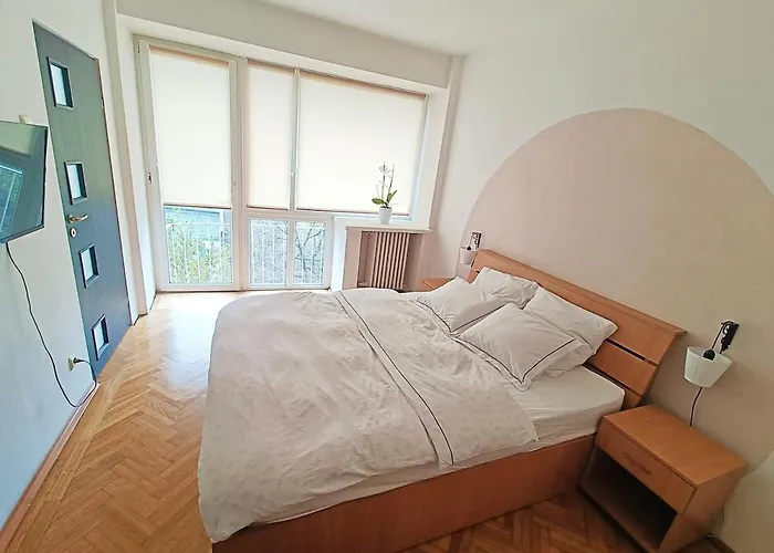 Bright Loft With Athenaeum View * Bükreş